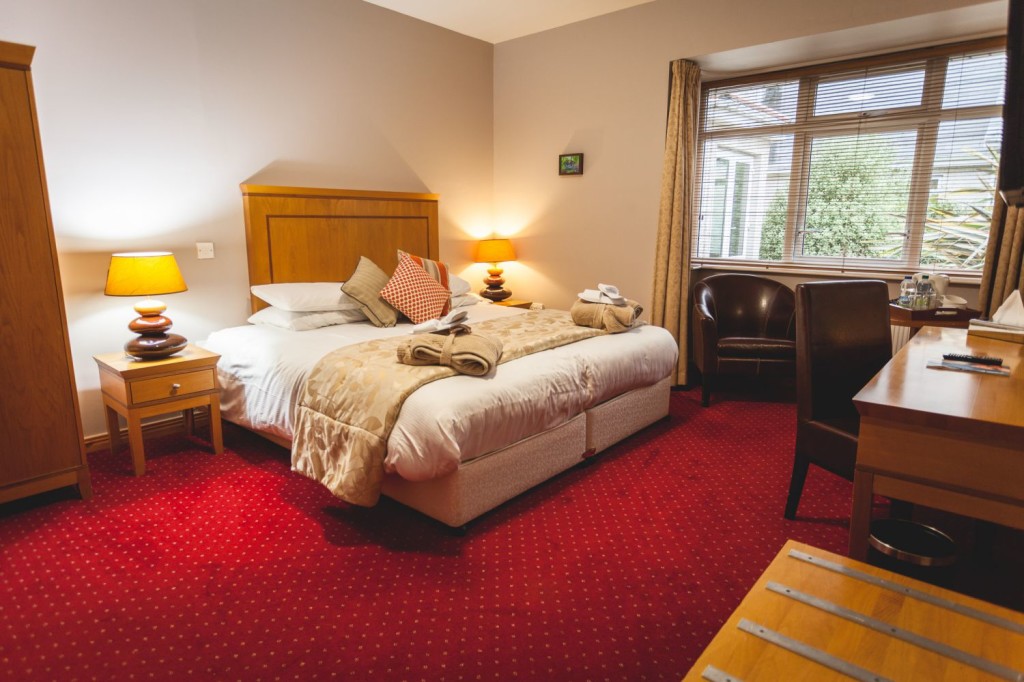A spacious, attractive double bedroom at Airport View Hotel