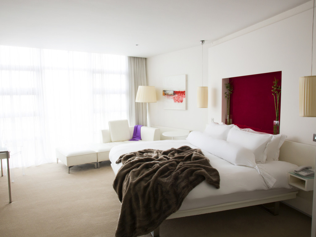 Roomy deluxe suite in the Beacon Hotel, Dublin