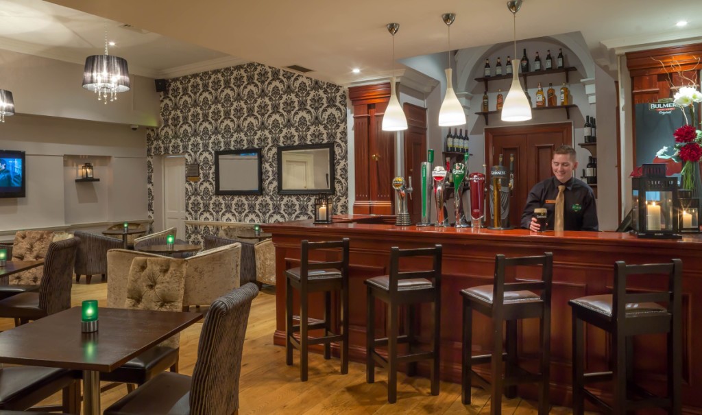 The Belvedere Hotel's bar and breakfast room