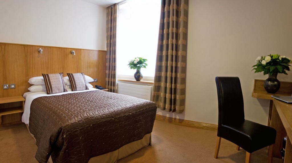 An expansive, spacious double bedroom in Blooms Hotel