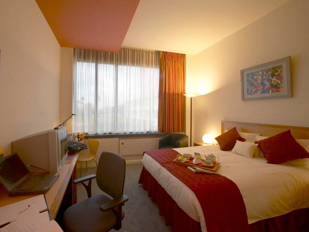 A spacious double bedroom IMI Residence Dublin