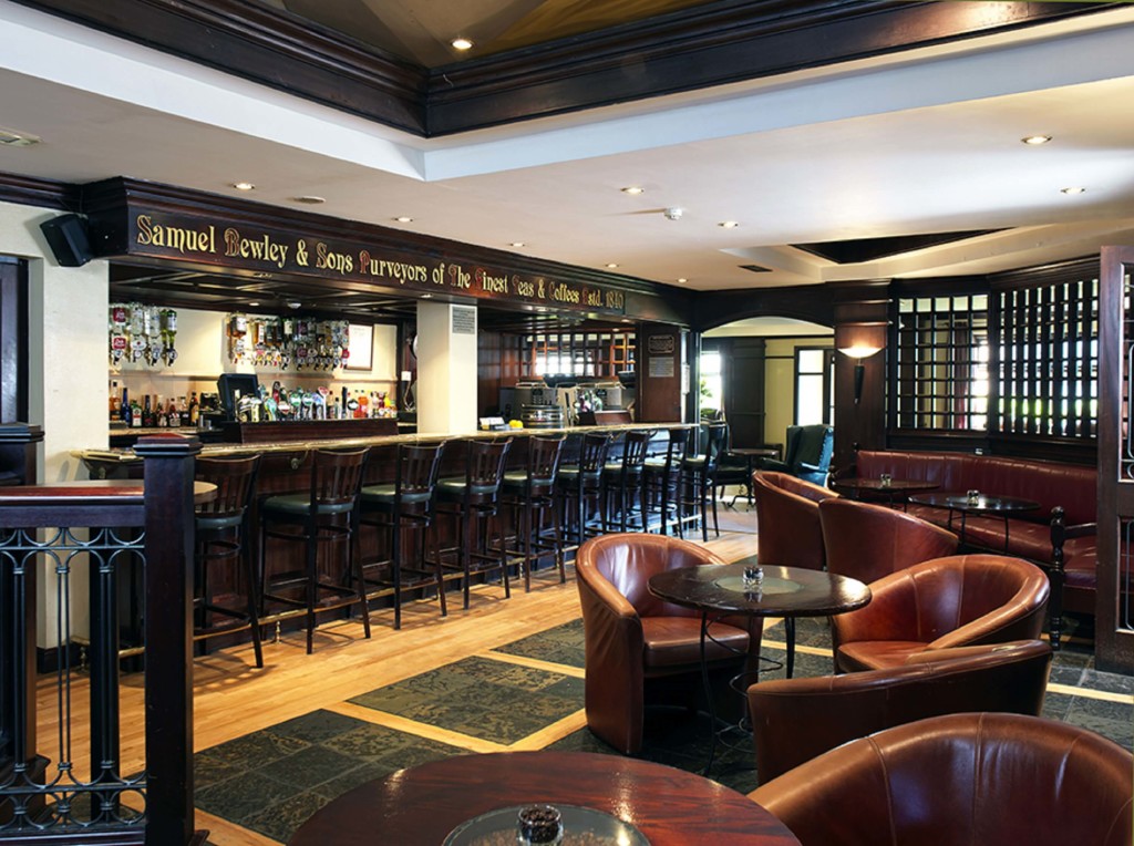 The classy long bar and comfy lounge of Maldron Hotel Newlands Cross