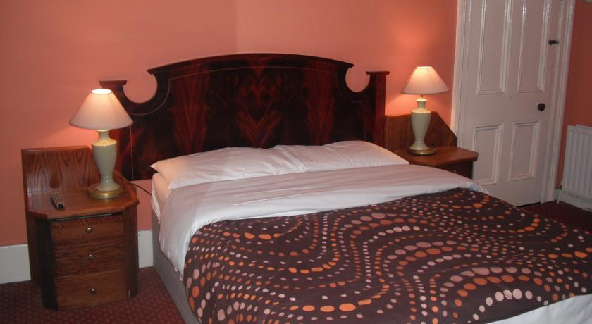 A comfy double room in Marian Guest House, Dublin