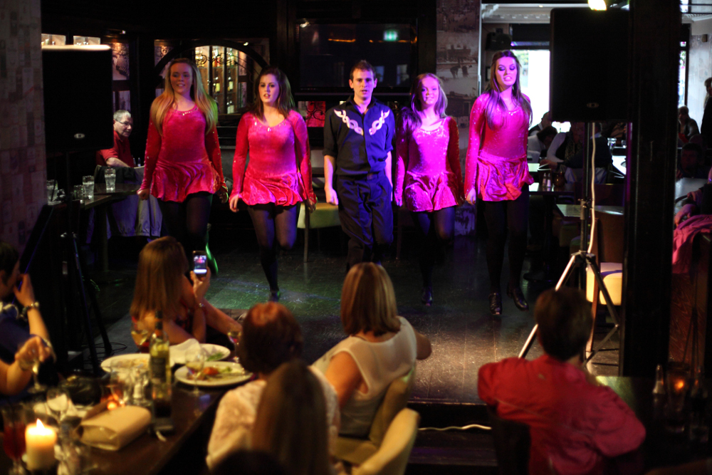 Traditional Irish live dancing in Murray's Bar, Dublin