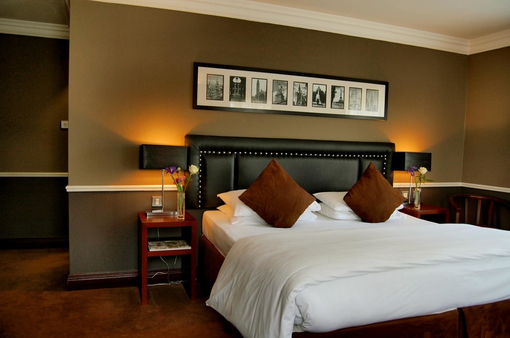 A spacious, classy double bedroom in the Paramount Hotel