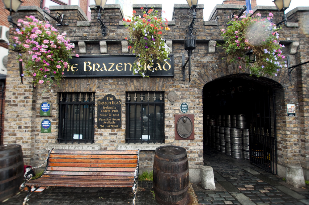 The Brazen Head's Medieval fashioned exterior and entrance